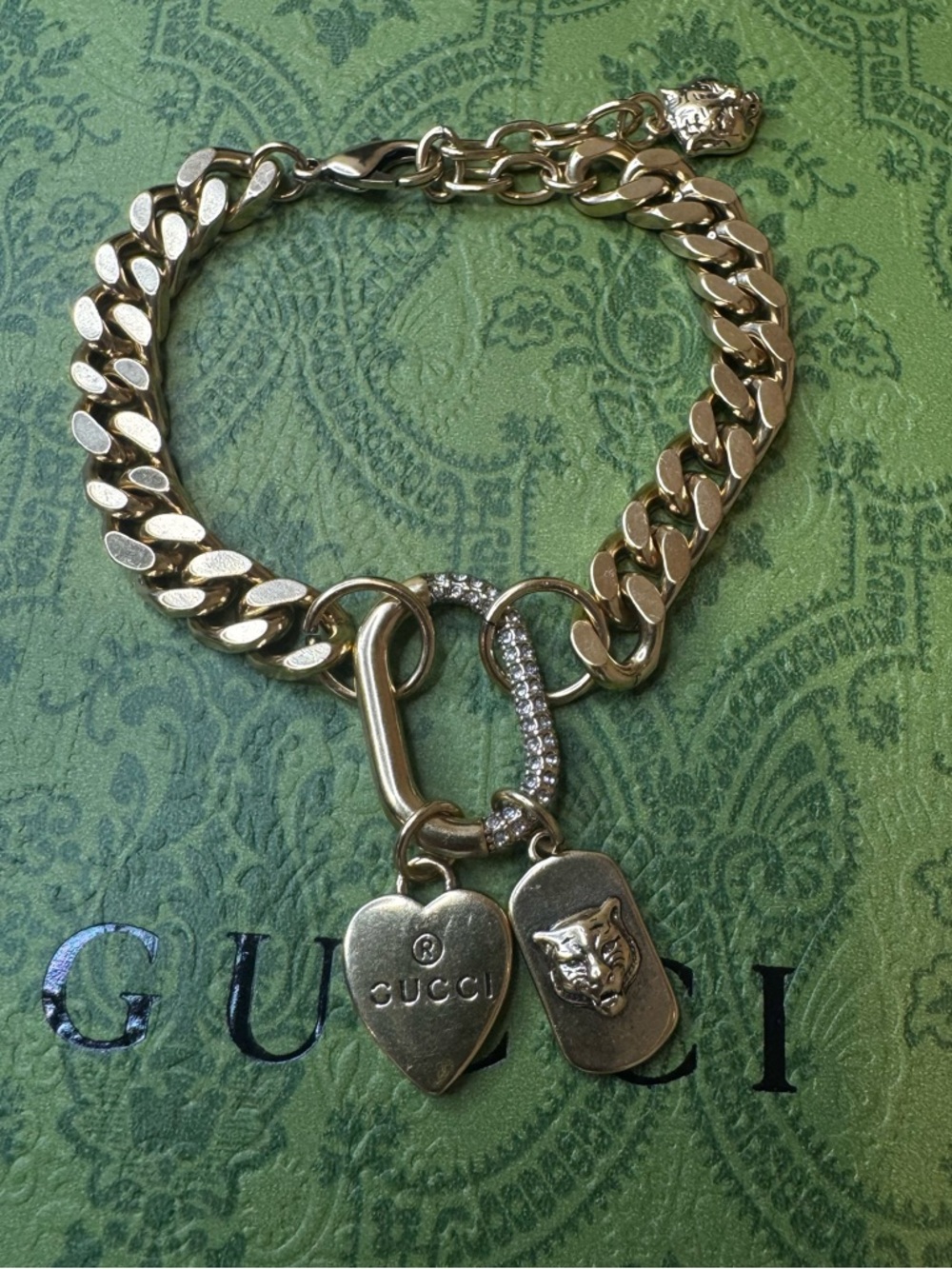 Gucci Gold Chain Bracelet with Round Logo Charm - Picture 3 of 7